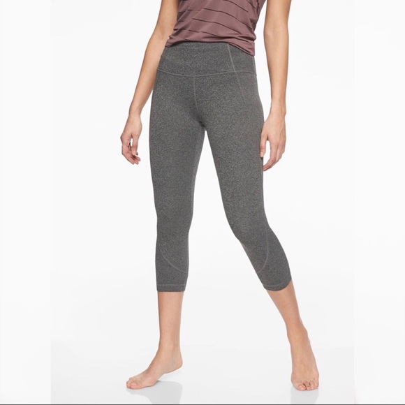 Athleta Salutation Capri in Powervita